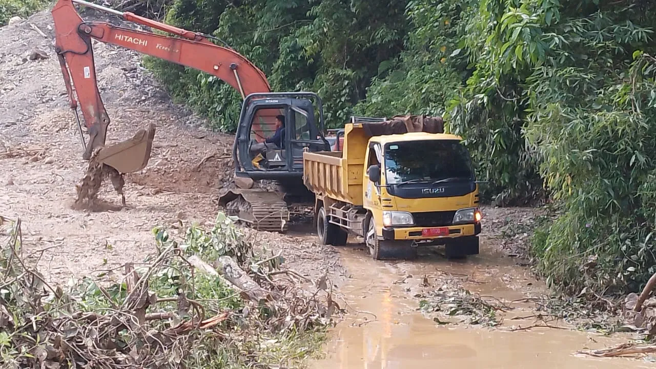 Jalinsum Muaramais Longsor, Satu Truk Tertimbun