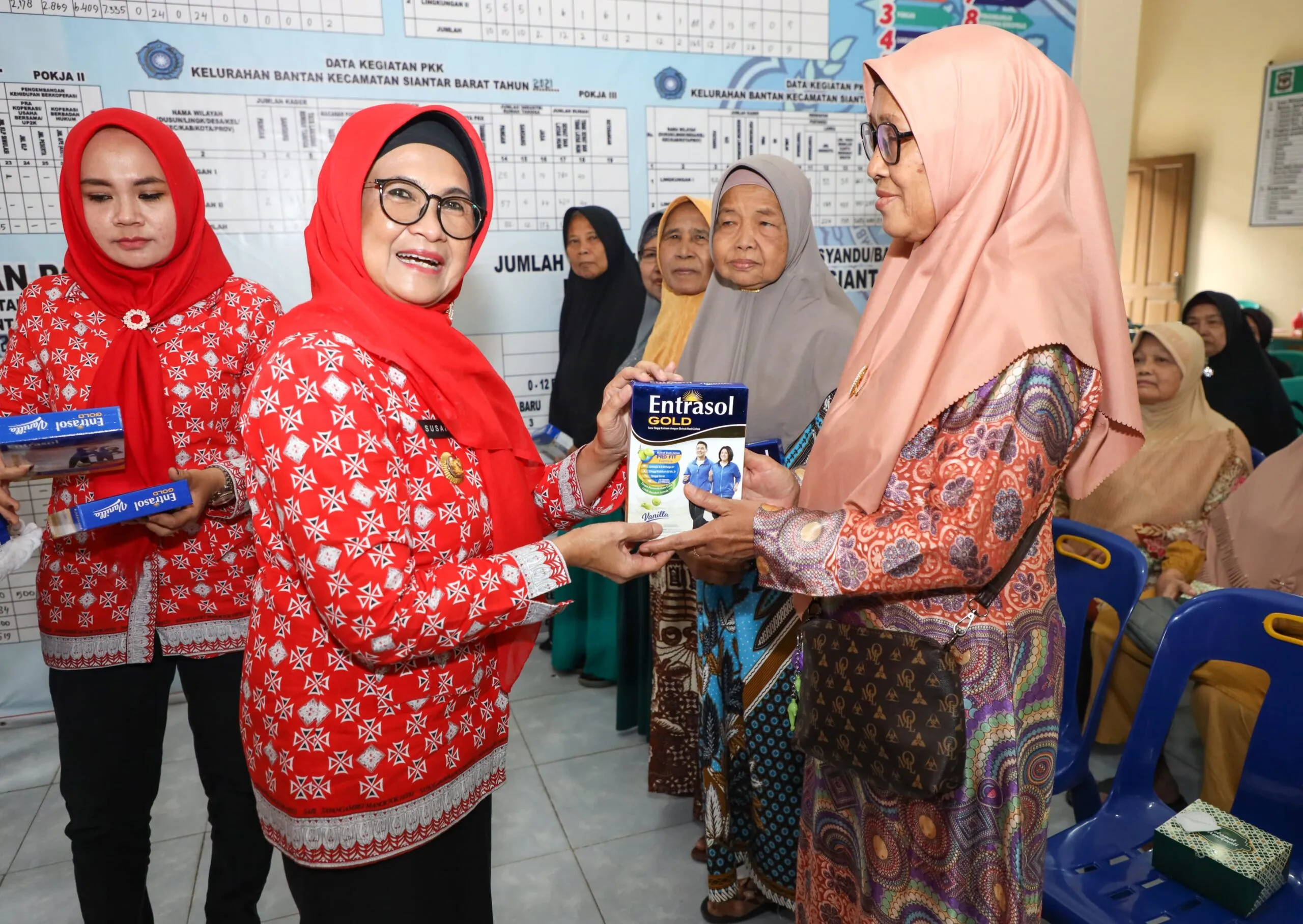 Wali Kota Siantar Beri Pengobatan Gratis Lansia