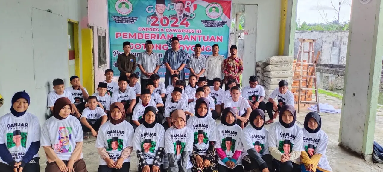 Dukung Aktivitas Belajar, Santri Dukung Ganjar Gotong Royong Renovasi Ruang Kelas Ponpes Saifullah