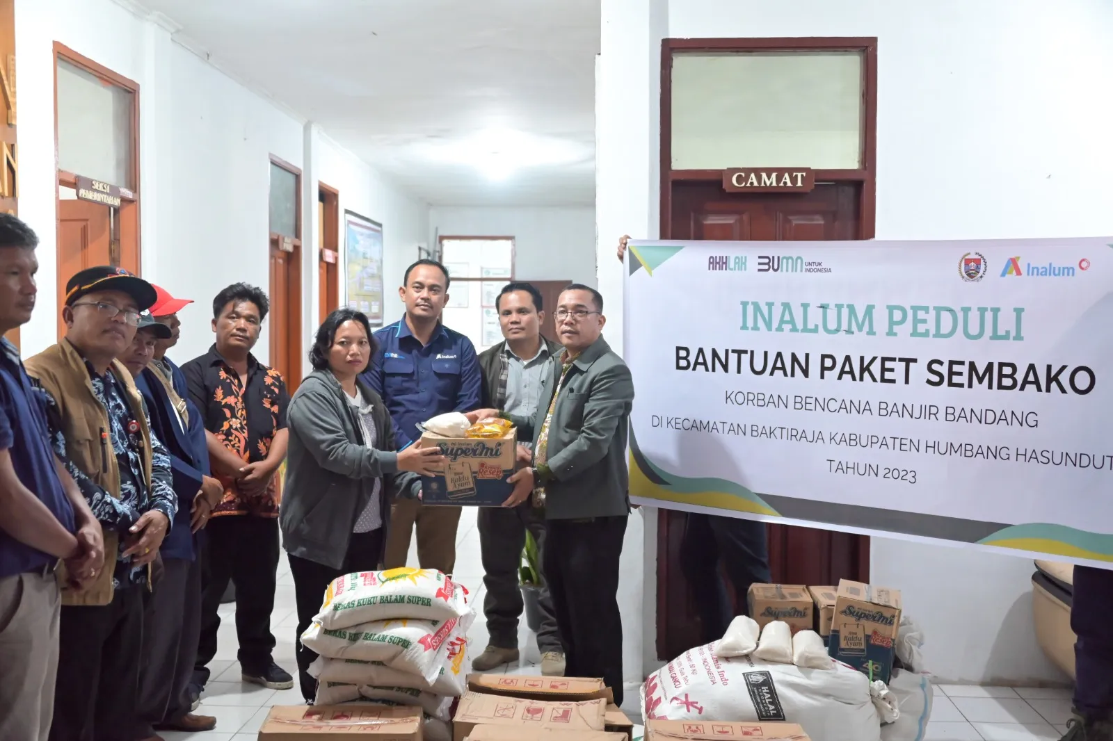 Inalum Serahkan Bantuan Peduli Korban Banjir Bandang Humbahas dan Samosir