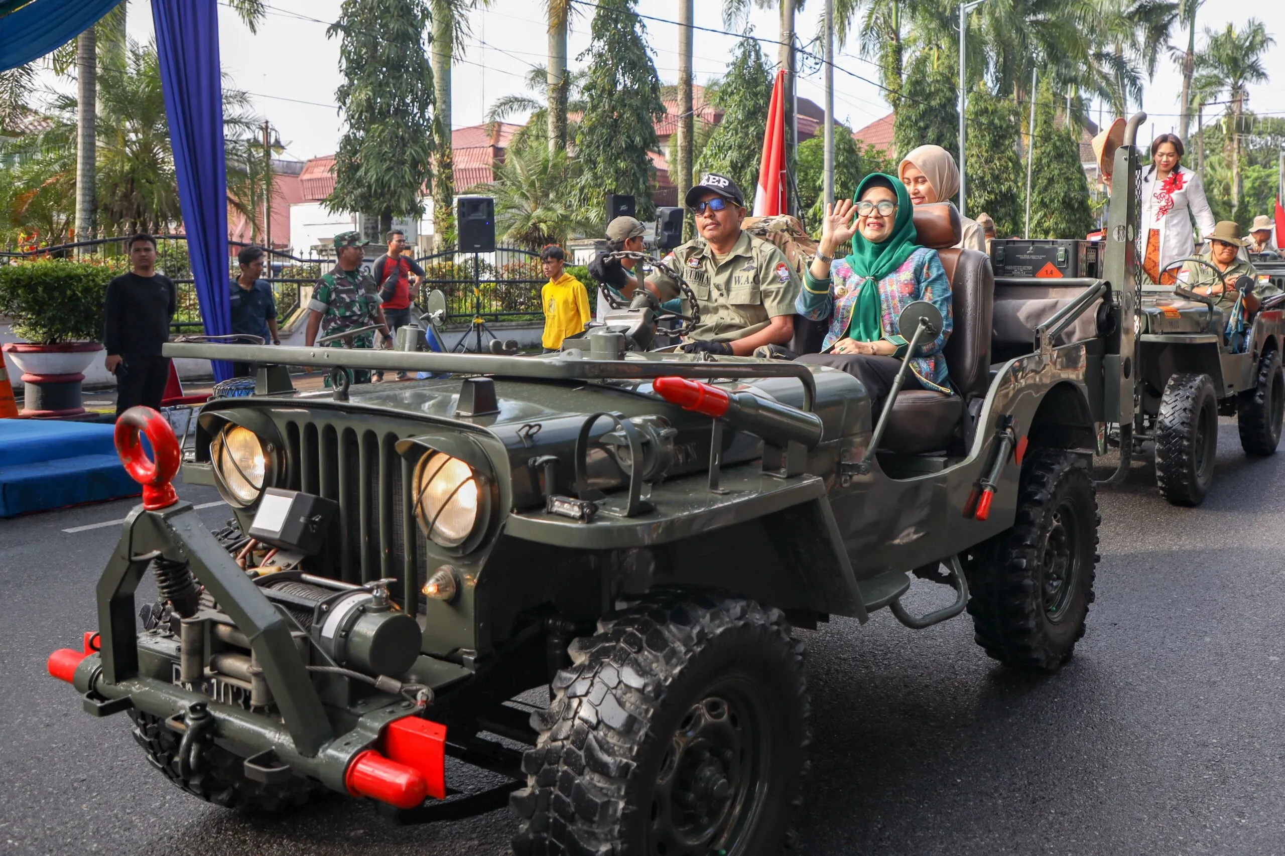 Wali Kota Siantar Lepas Karnaval Hari Pahlawan