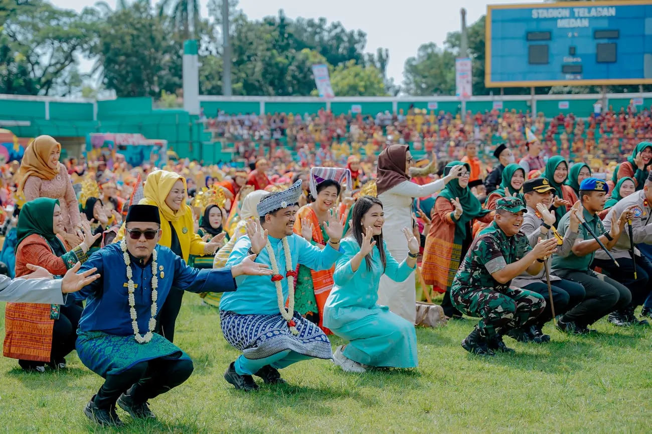 Meriahkan Hari Guru, Tarian Multietnis 10.000 Pecahkan Rekor Muri