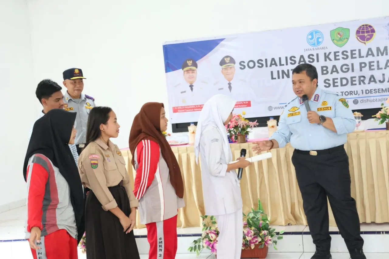 Bupati Tapsel Edukasi Pelajar Pentingnya Aturan Lalu lintas