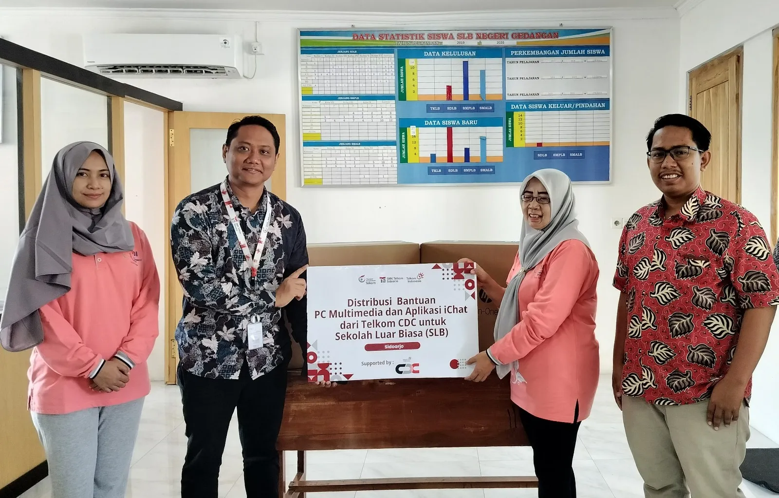 Telkom Bantu 50 SLB di Jawa, Sumatera dan Kalimantan
