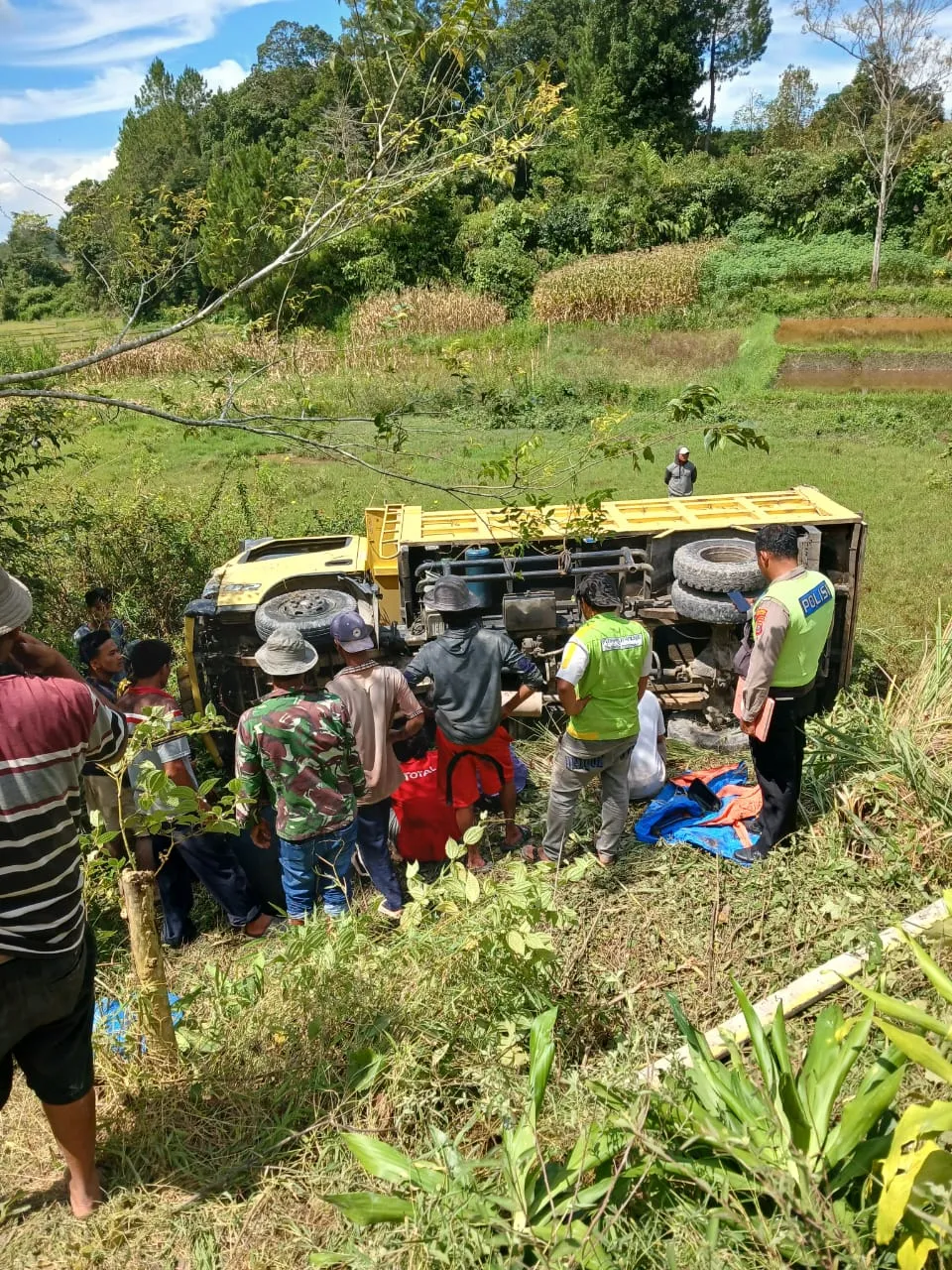 Satu Orang Tewas Akibat Truk Pengankut Batu Jatuh Kejurang