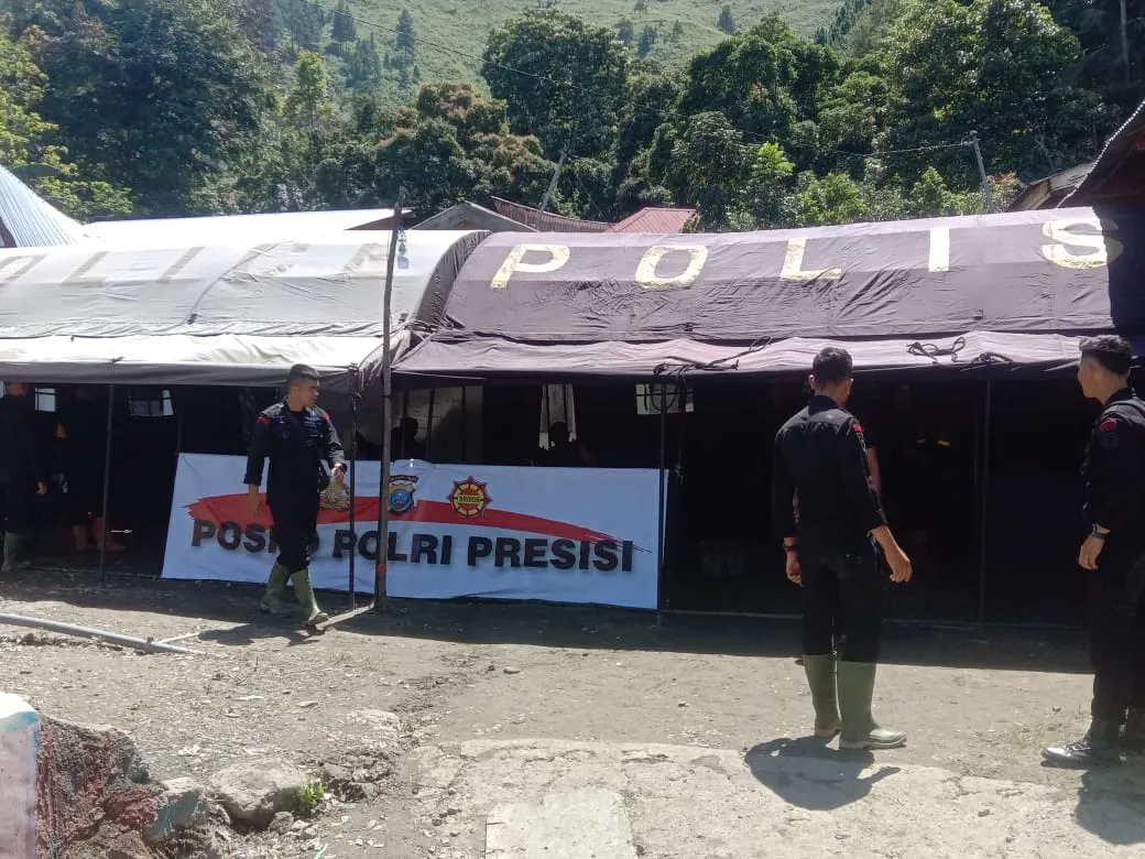 Polres Humbahas Dirikan Tujuh Posko Untuk Dukung Pencarian Korban Longsor