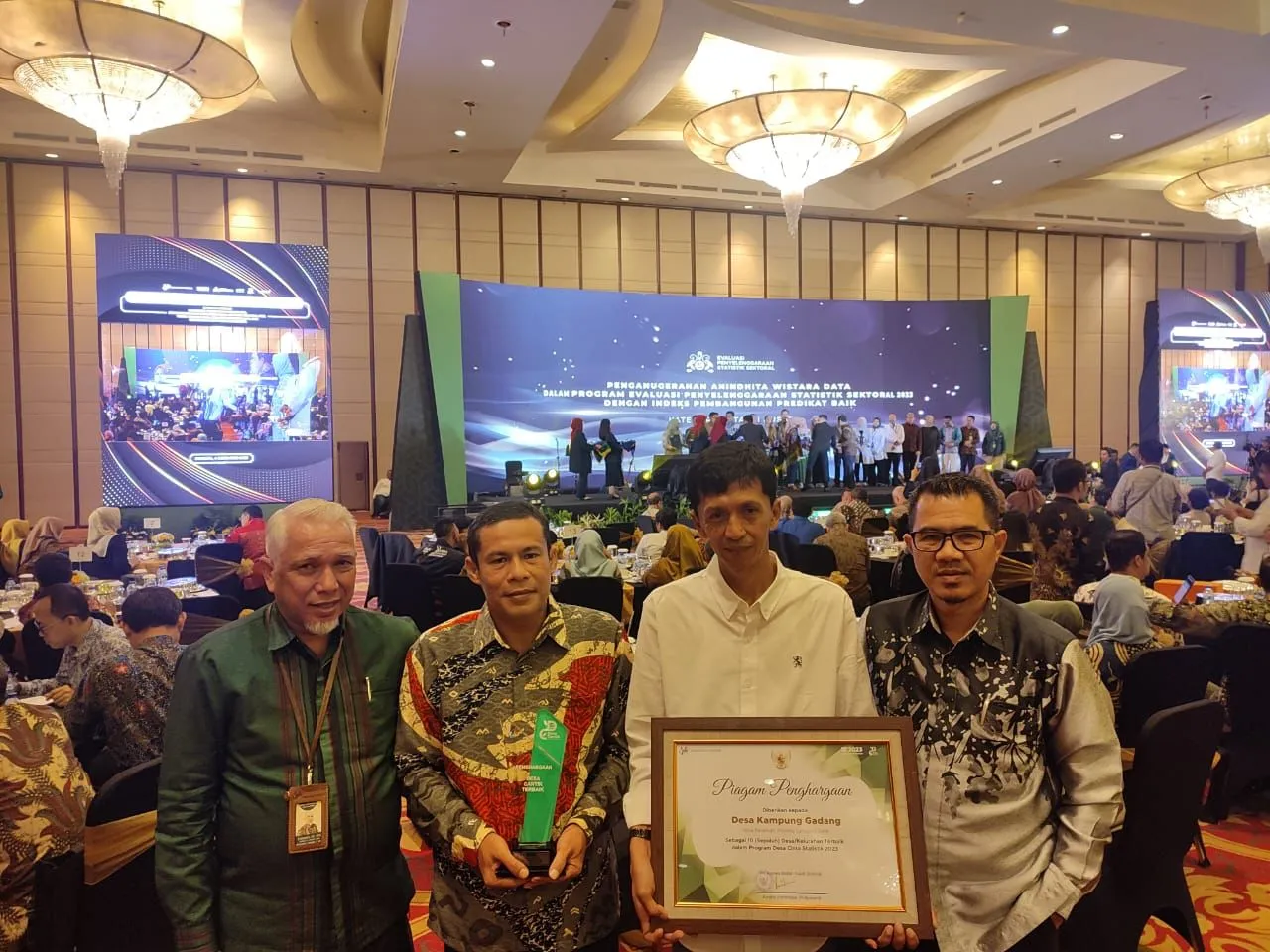 Desa Kampung Gadang Kec Pariaman Timur Terima Penghargaan Dari BPS Pusat