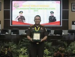 Teks: Kepala Kejaksaan Negeri Langkat, Mei Abeto Harahap,SH.MH