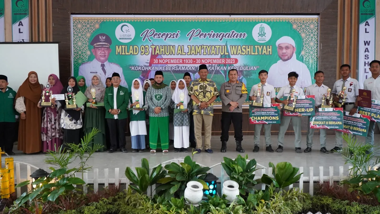 Hadiri Milad Al Jamiyatul Wasliyah , Syah Afandin Terima Tiga Penghargaan 