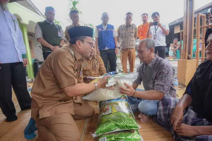 Pemko Padangsidimpuan dan Baznas Salurkan Bantuan Korban Kebakaran