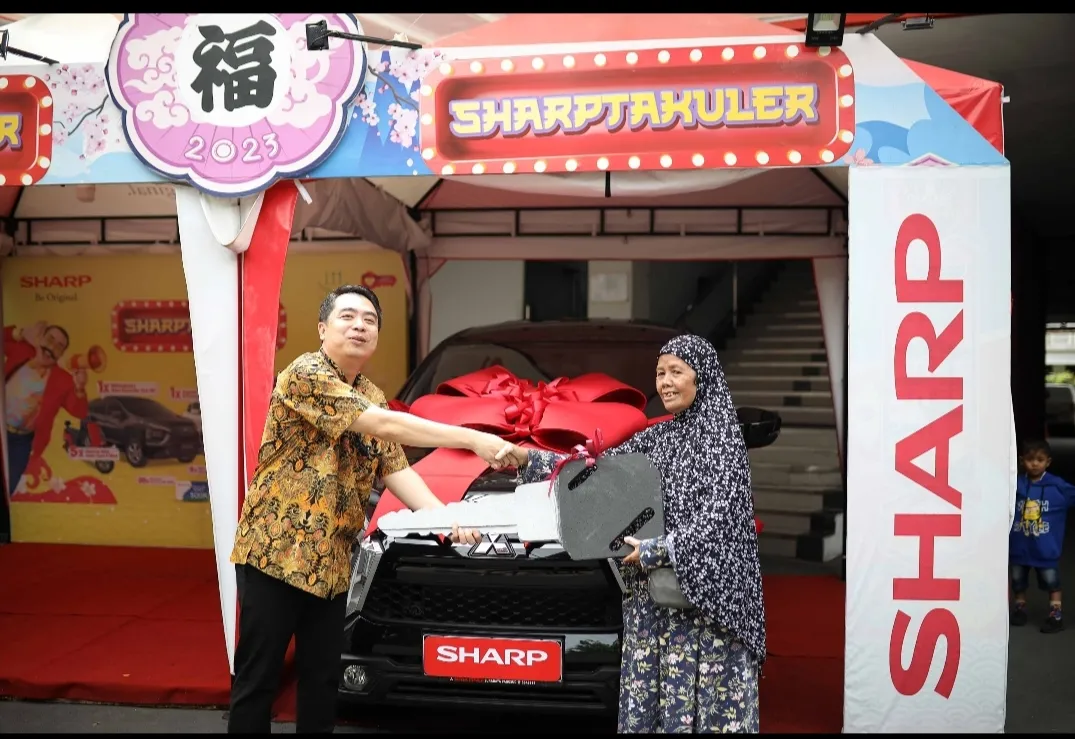 Sharp Indonesia Serahkan Hadiah 2 Unit Mobil Kepada