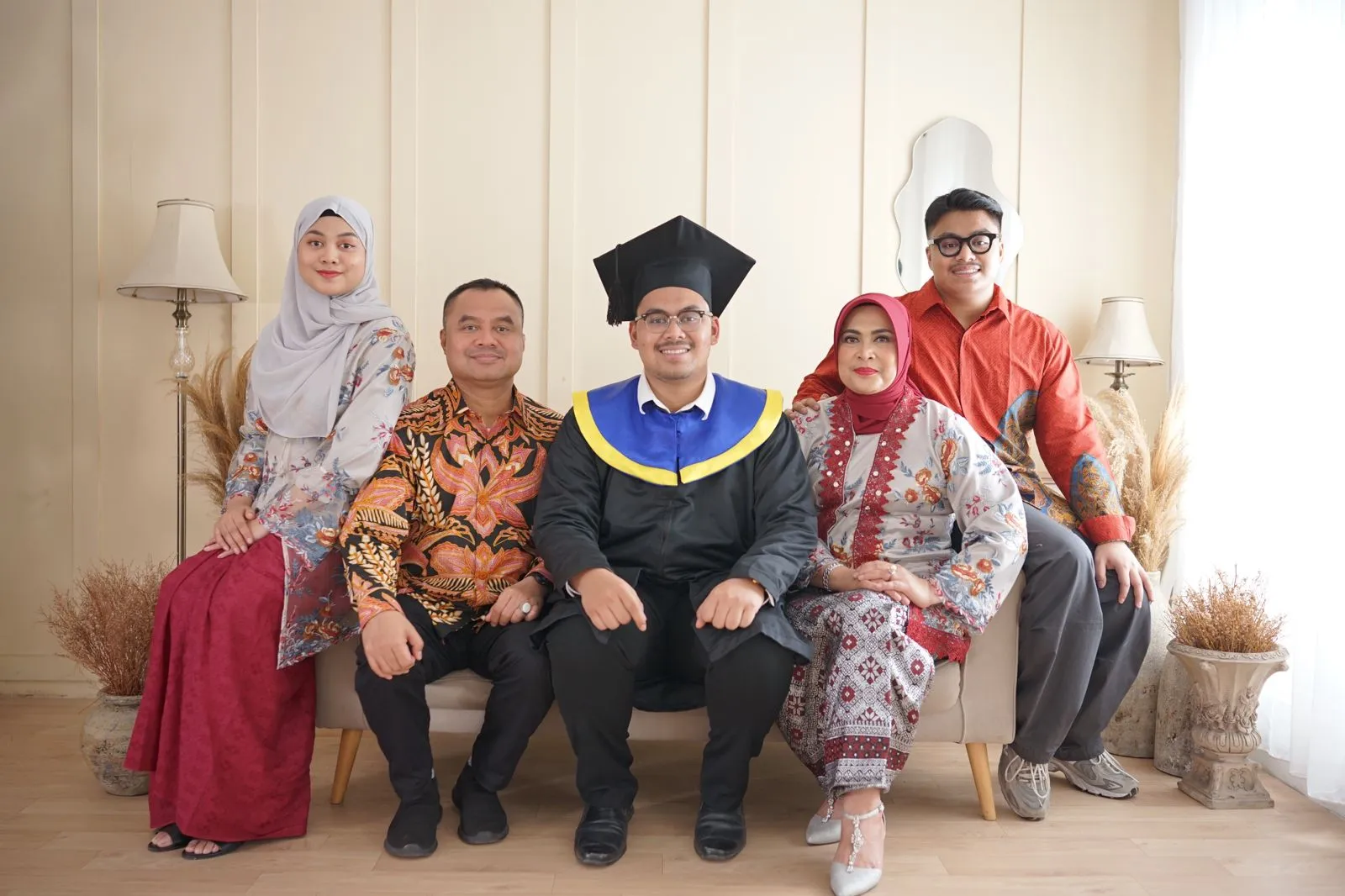 Ketua PWI Sumut Hadiri Wisuda Putranya Di Undip Semarang