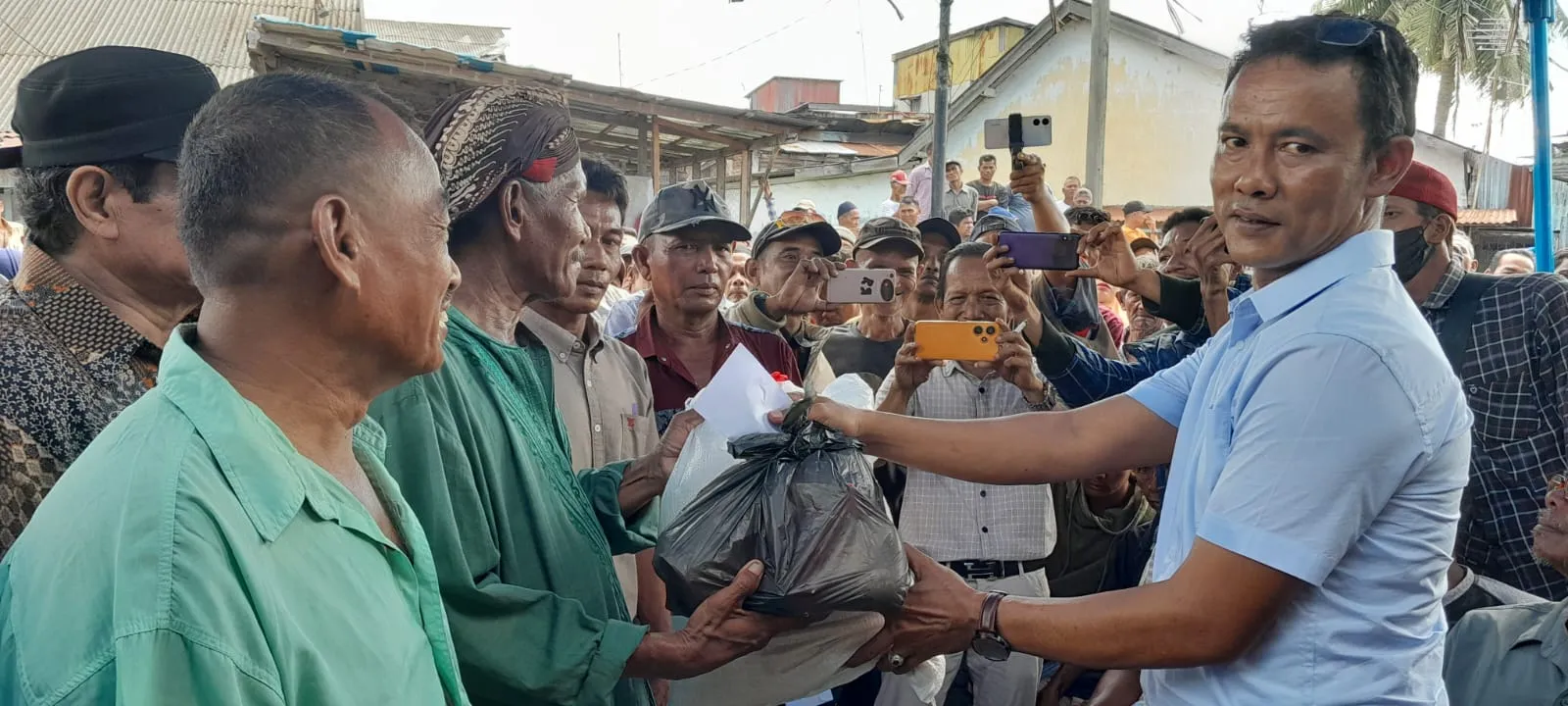 HNSI Medan Beri Sembako Dan Tali Asih Kepada Ratusan Nelayan
