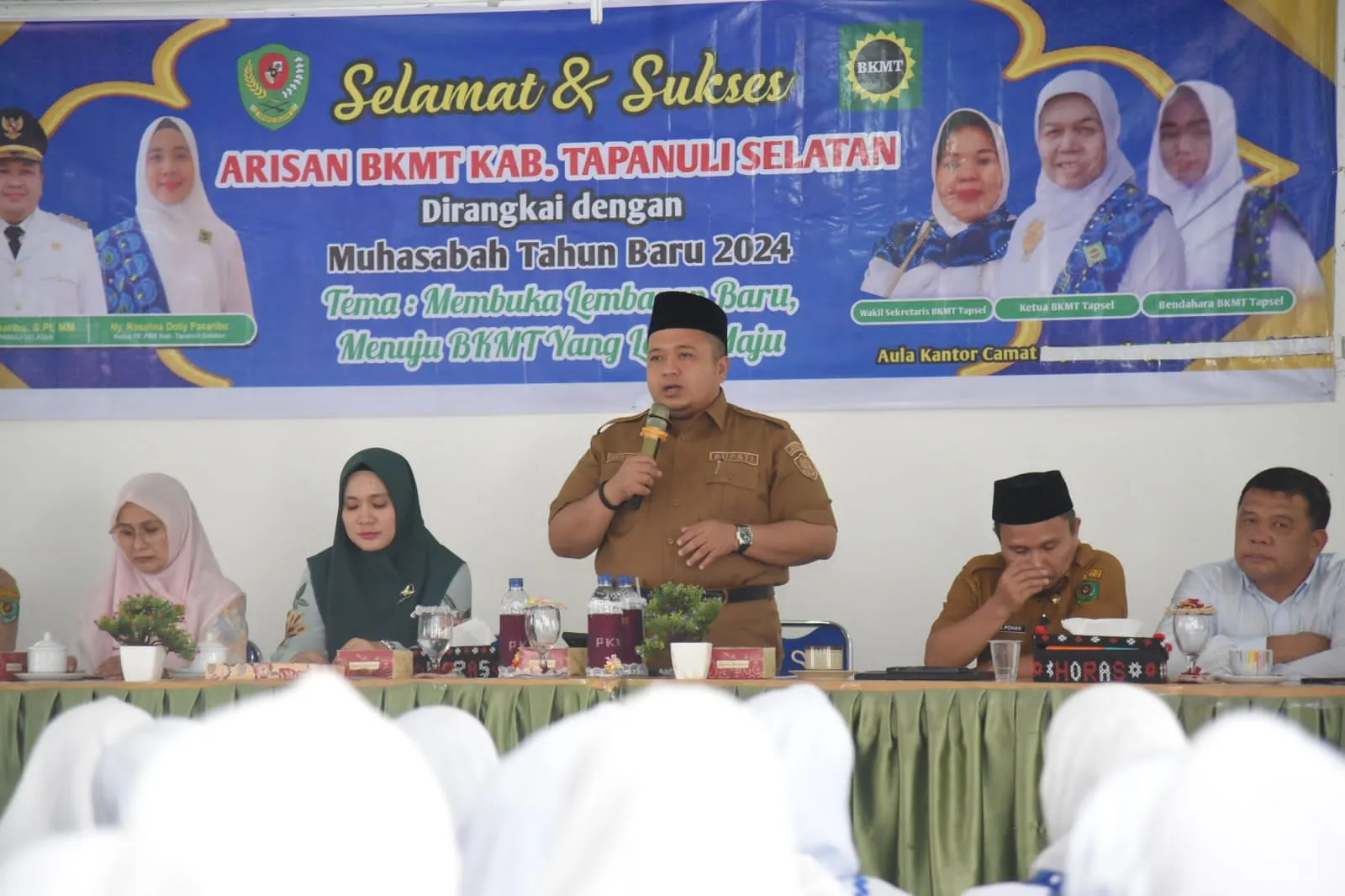 Bupati Tapsel Ajak Jemaah BKMT Perbaiki Kwalitas Ibadah Jelang Ramadhan