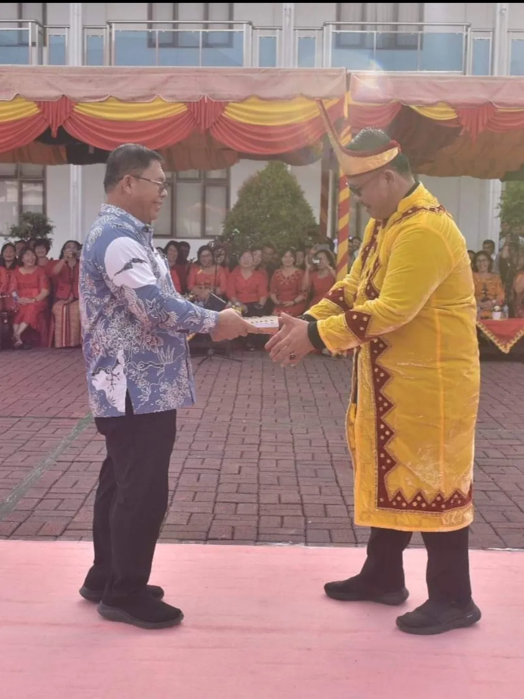 Ephorus BNKP Motivasi Walikota Sowa'a dengan Firman Tuhan