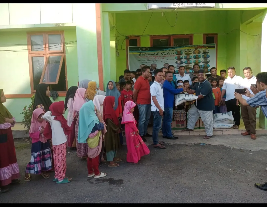 PWI Agara Serahkan Bantuan Ke UPTD Tunas Murni.