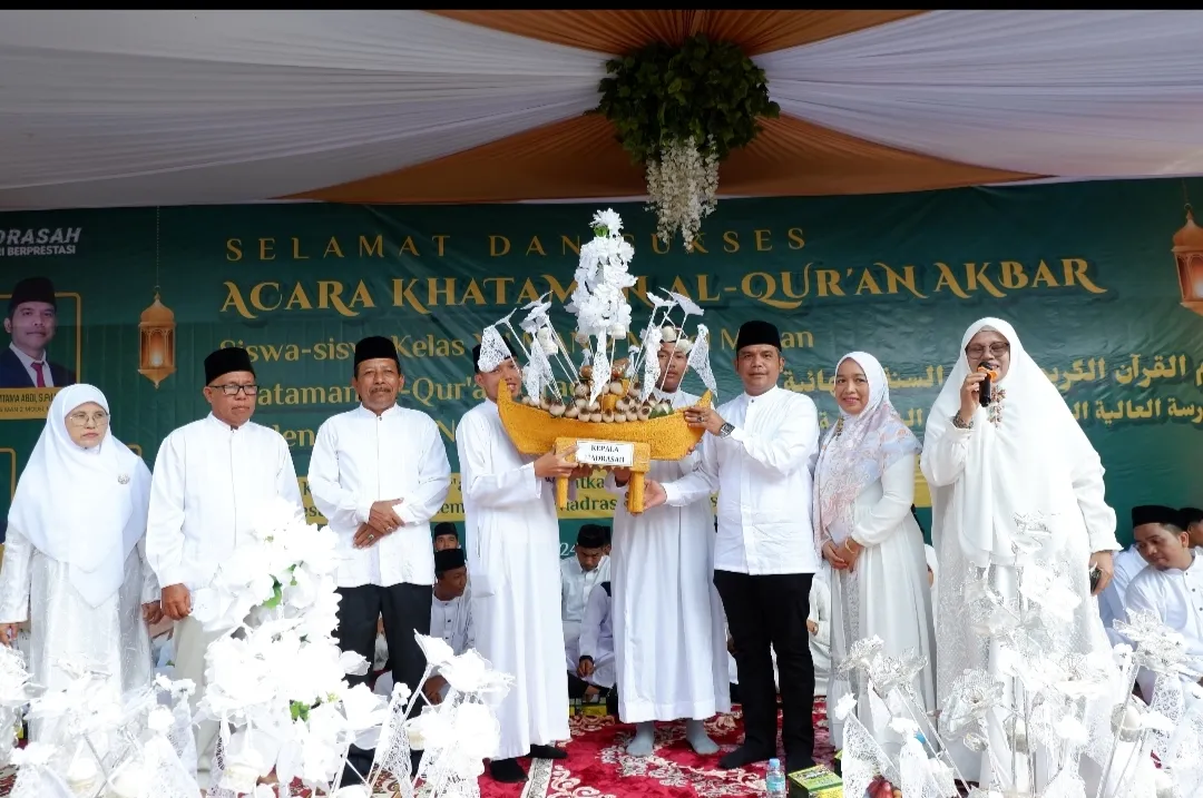 Doakan Siswa Kelas XII Lulus PTN, MAN 2 Model Gelar Khataman Alquran Akbar