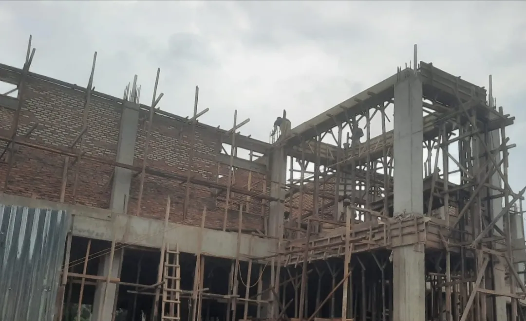 Pekerja Proyek Kantor Kejari Palas Dinilai Abaikan K3