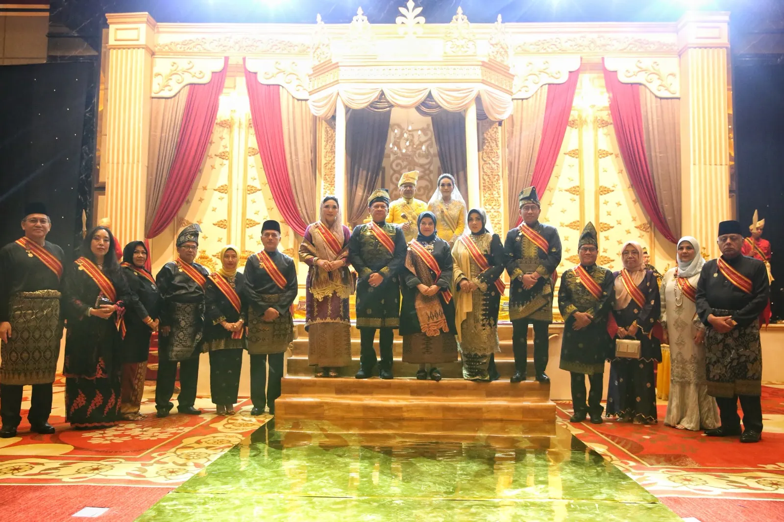 Ijeck dan Istri Terima Gelar Kehormatan Sultan Kotapinang ke-XIV