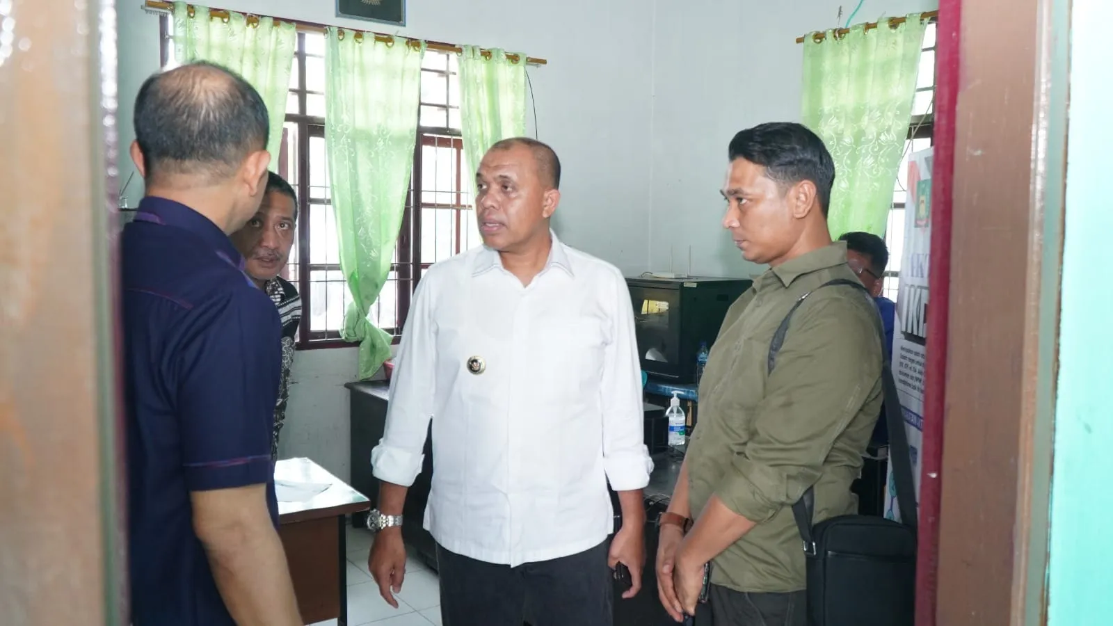 Pj Bupati Langkat Sidak Kantor Camat Sei Lepan