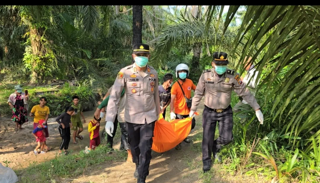 Warga Temukan Mayat Mr "X" Membusuk Di Sungai Dalu-dalu Batubara