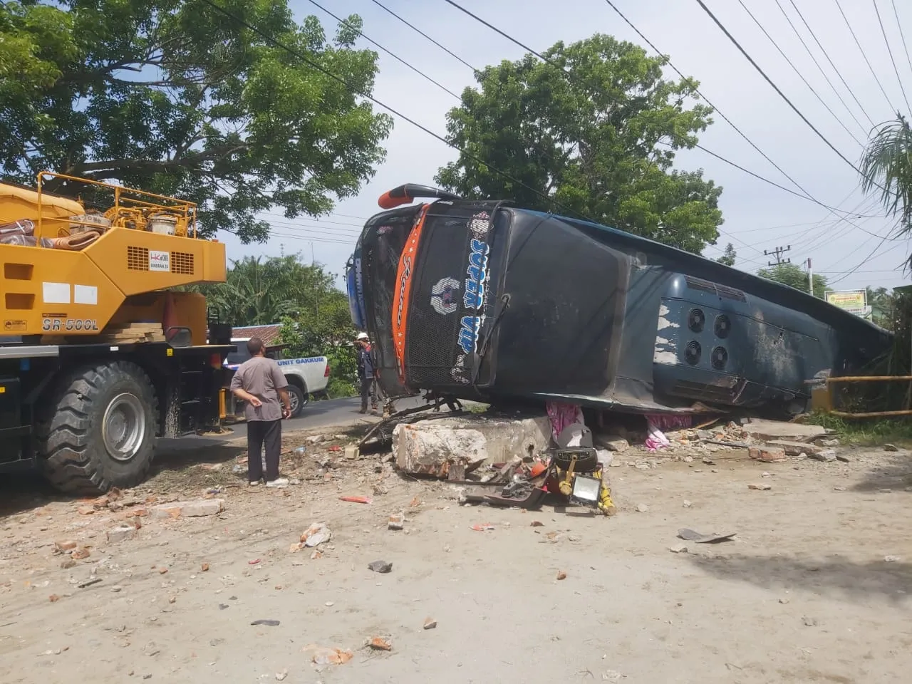 Bus Cahaya Kembar Jaya Terjungkal, Delapan Penumpang Luka Luka