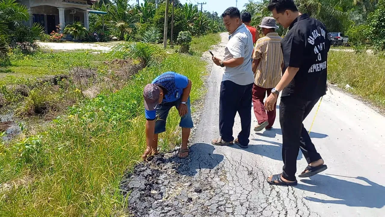 Empat Bulan Selesai Dikerjakan Proyek Jalan Rp3,7 Miliar di Batubara Sudah Rusak