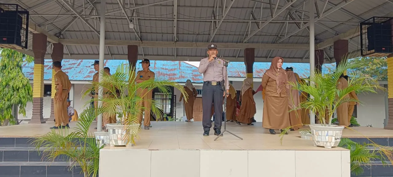 Hari Pertama Sekolah, Kanit Binmas Polsek Medang Deras Irup Di SMAN 1