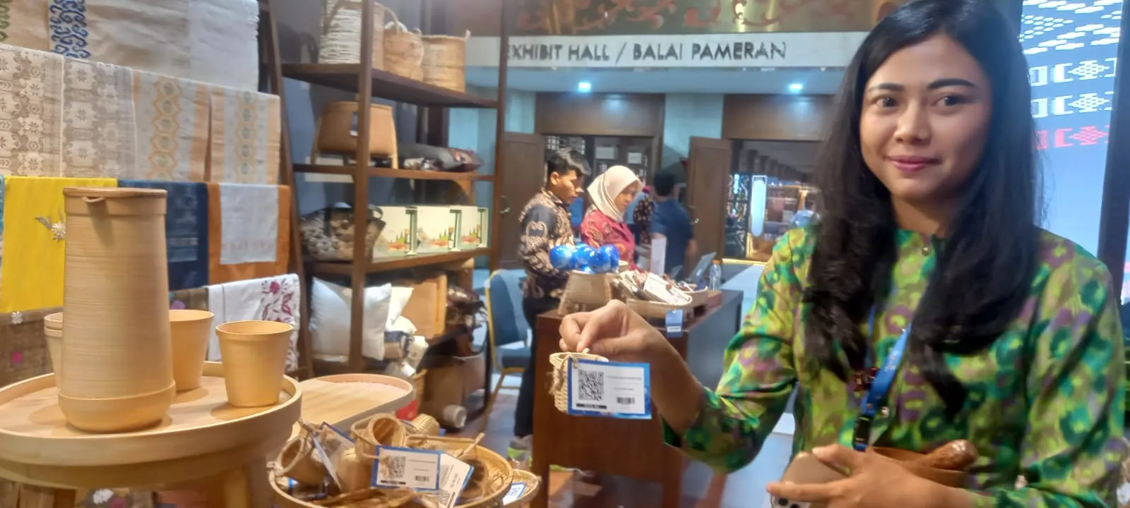Bayar Pakai QRIS Di Pameran Karya Kreatif Indonesia