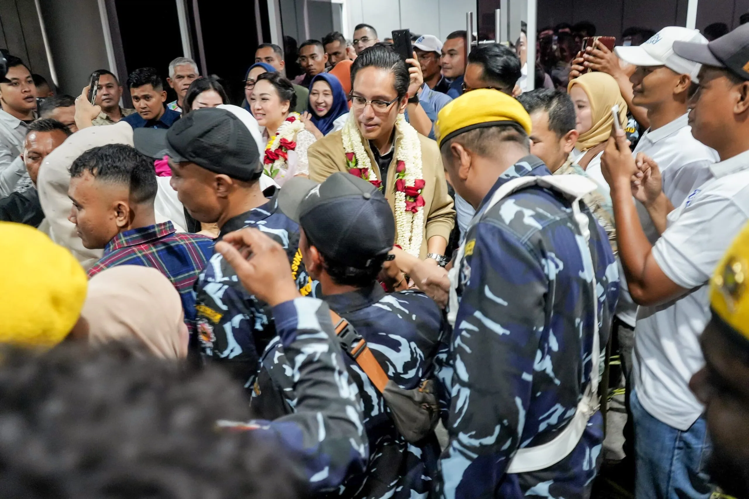 Usai Retret, Wali Kota Medan Disambut Ratusan Masyarakat
