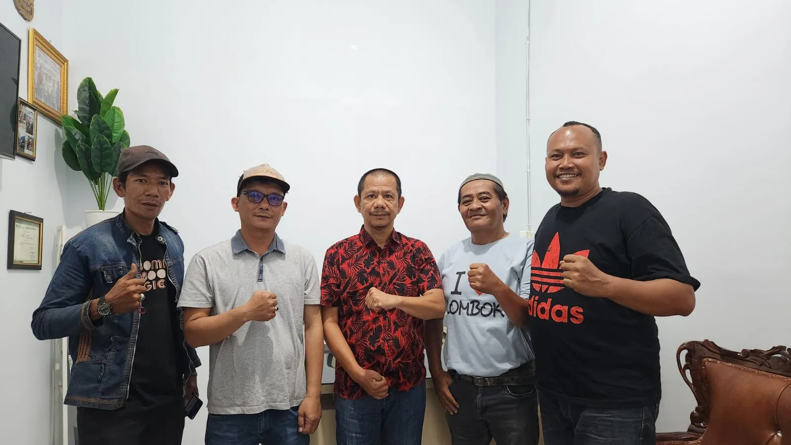Ramadan 1446 H, Ketua Pewarta Berbagi Sembako Di Jumat Barokah