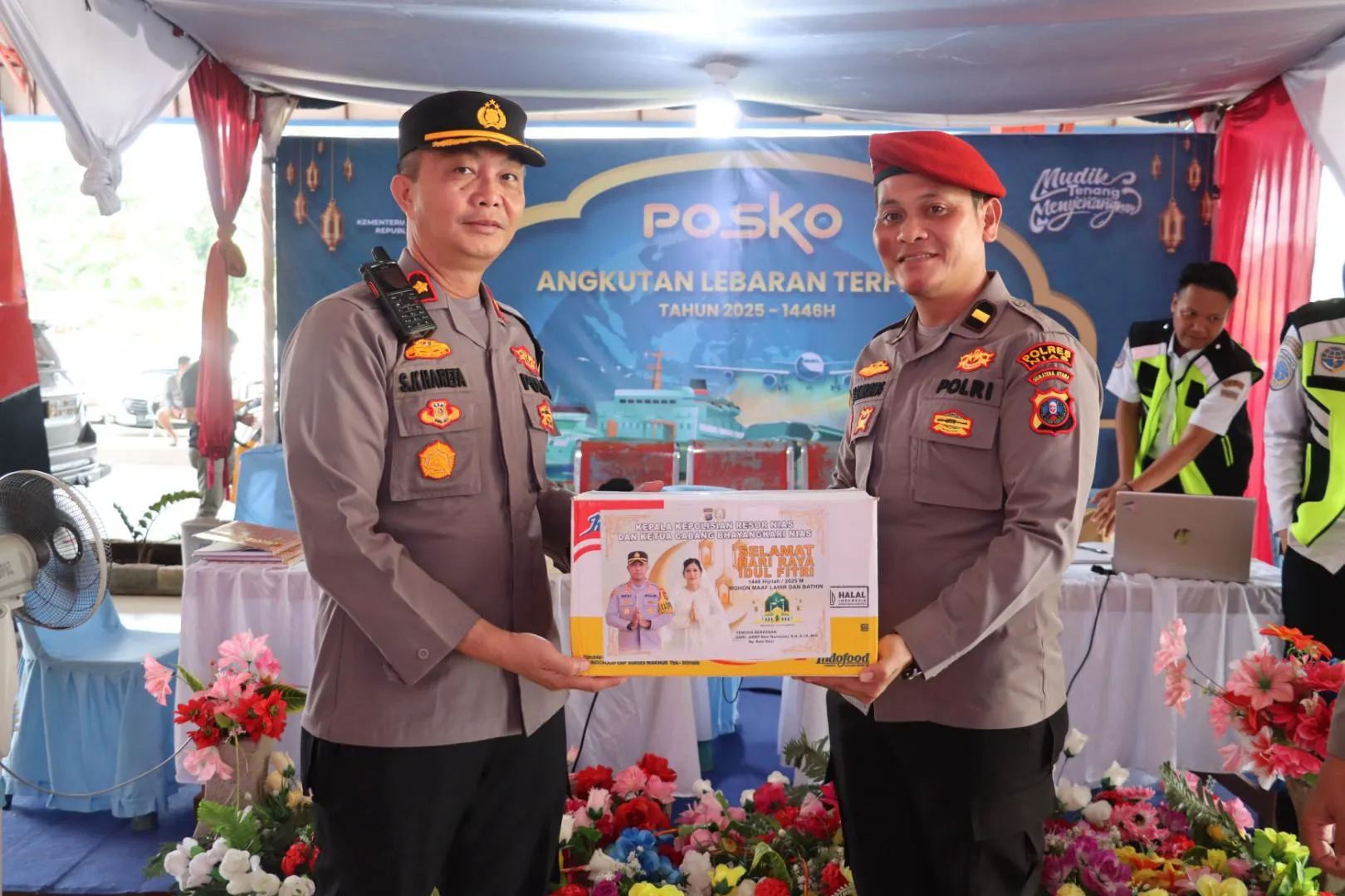 Kapolres Nias Patroli Dan Berikan Bingkisan Di Pos Operasi Ketupat Toba 2025