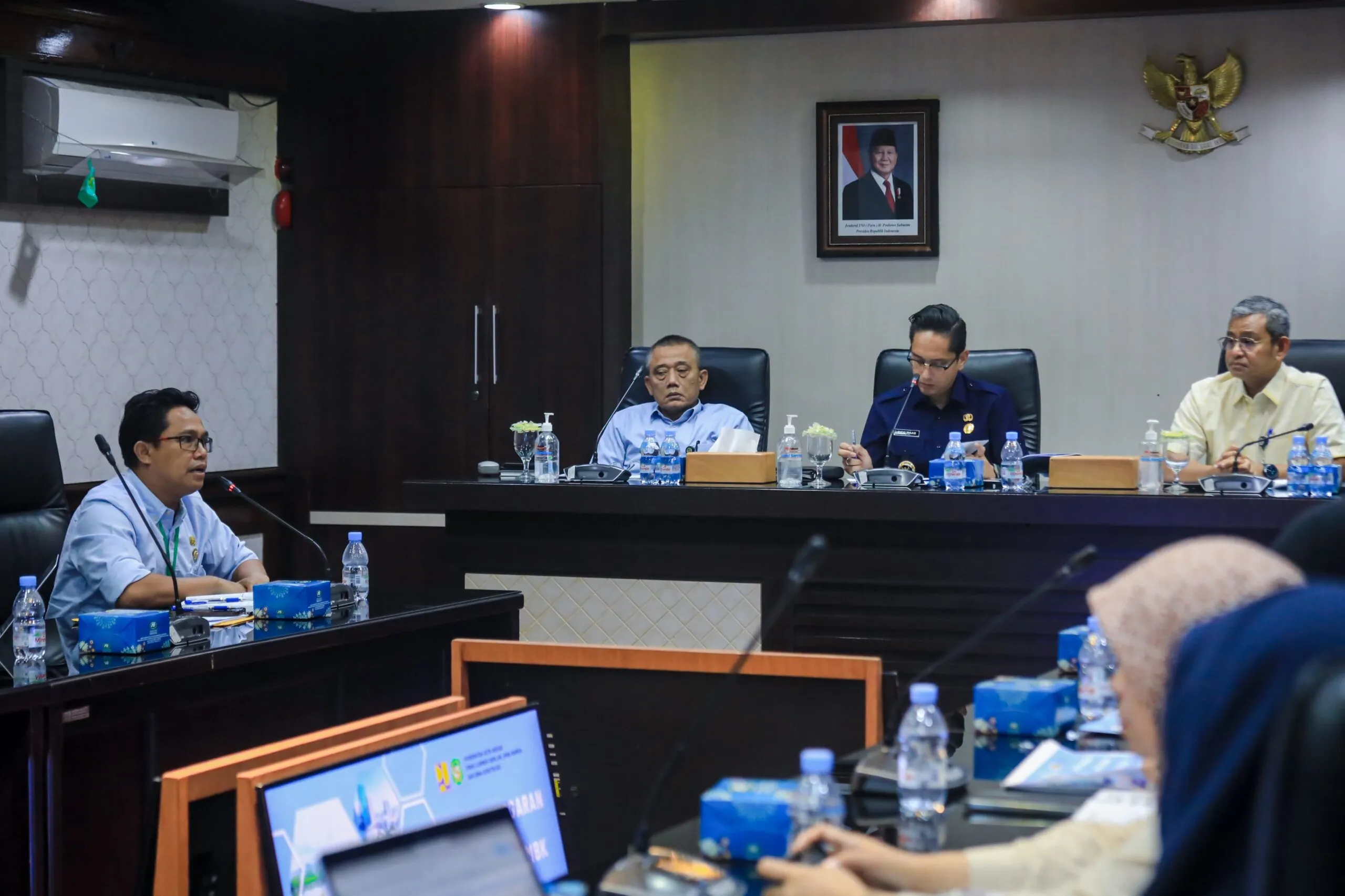 Rico Waas Minta Dinas SDABMBK Petakan Jalan Rusak dan Drainase 