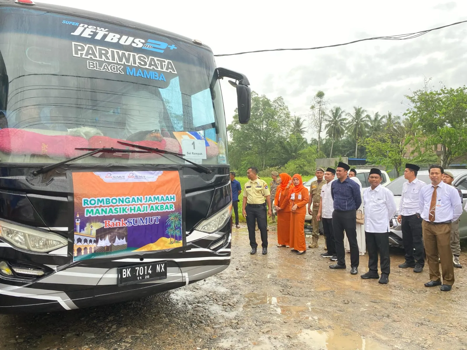 Bupati Sergai Lepas Jamaah Manasik Haji Akbar Bank Sumut