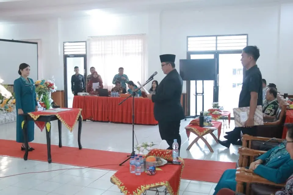 Wali Kota  Gunungsitoli Lantik Ketua Pengurus TP. PKK dan Tim Pembina Posyandu