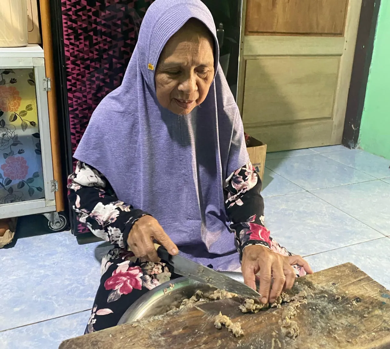Ibu Asma Tanjung, Penjual Sate Di Penyabungan Butuh 32 Tahun Untuk Berangkat Haji
