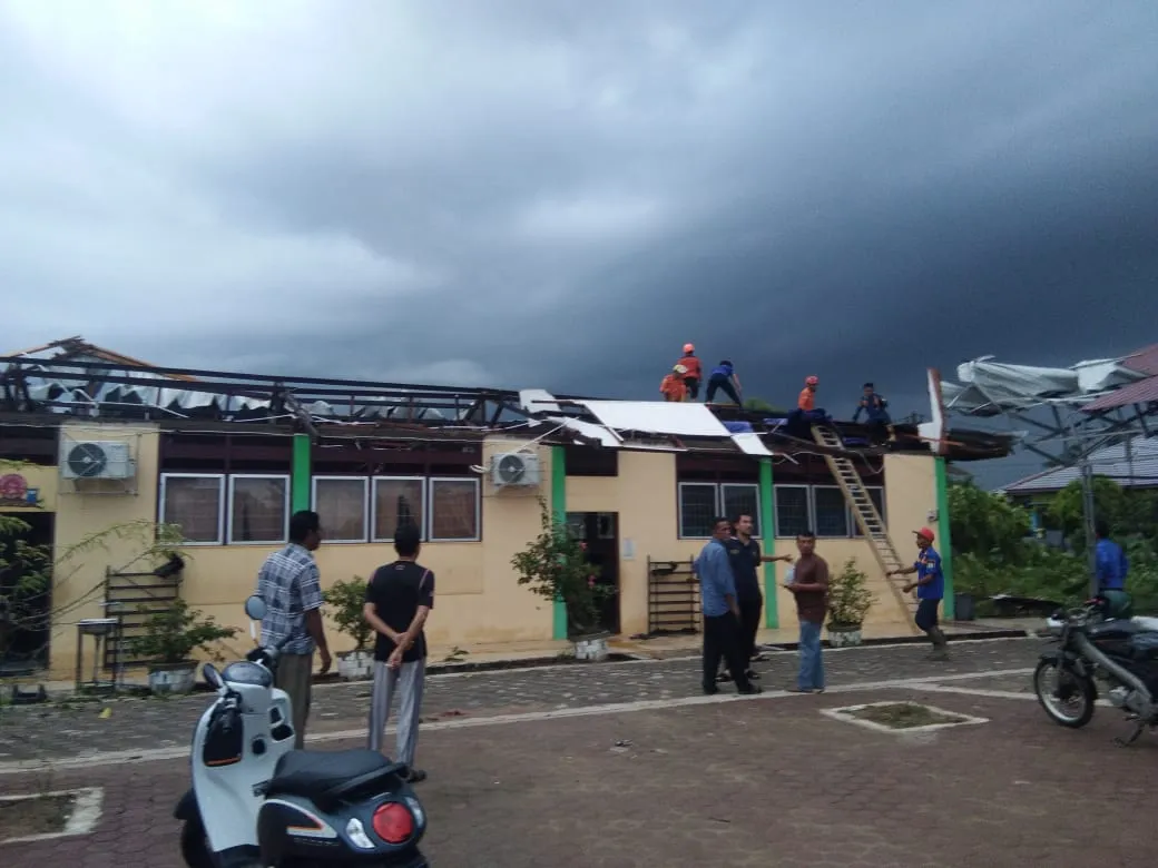 Puting Beliung Rusak Sekolah Dan Rumah Warga Di Aceh Tamiang