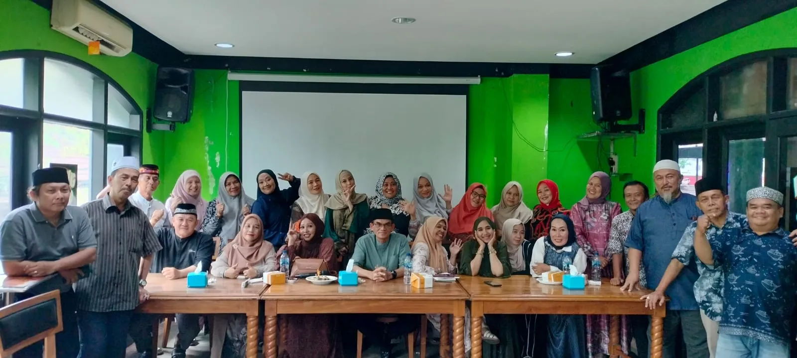 Alumni SMPN 11 Angkatan 87 Gelar Pengajian