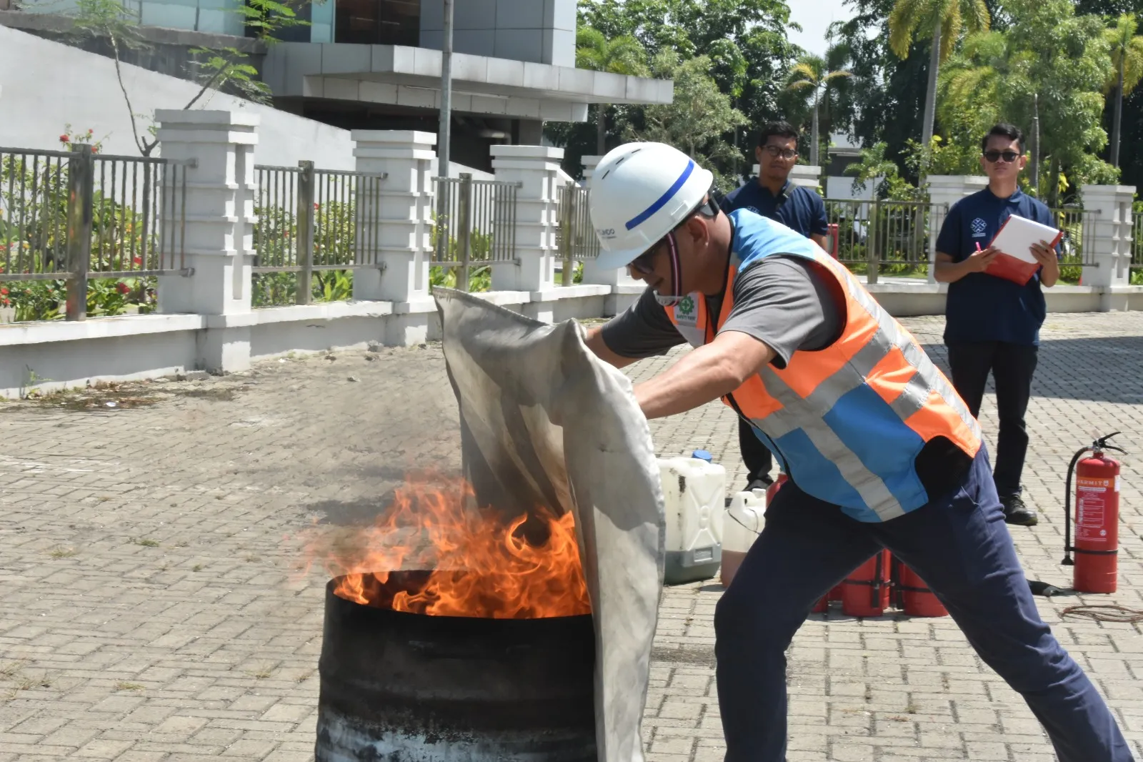 Pelindo Multi Terminal Pastikan Kesiapsiagaan Darurat dan Keselamatan di Pelabuhan