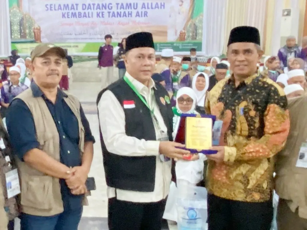 Impun Siregar Raih Penghargaan Kakan Kemenag Terinformatif Musim Haji 2025