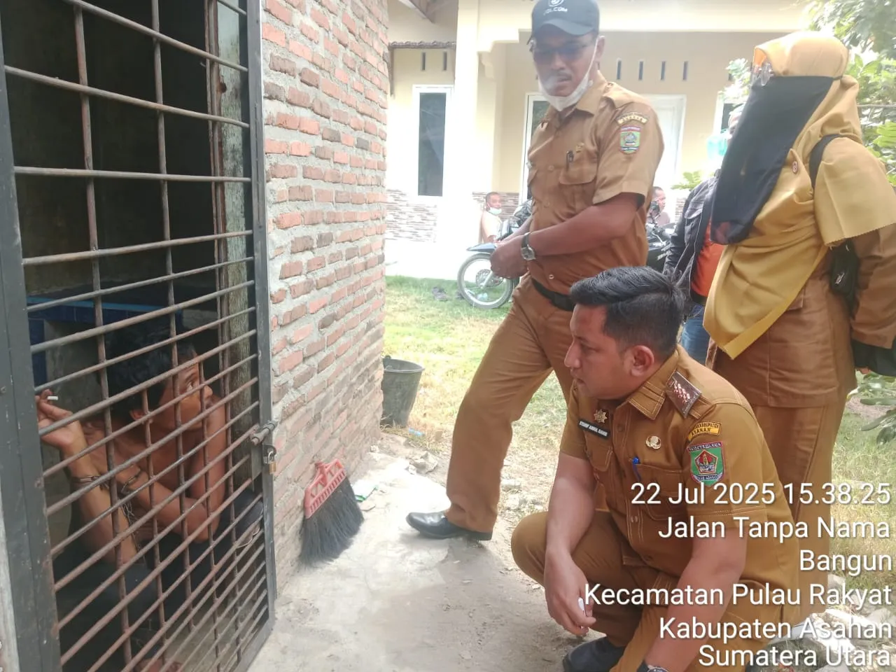 Camat Pulau Rakyat Bawa ODGJ Yang Dipasung Ke RSJ