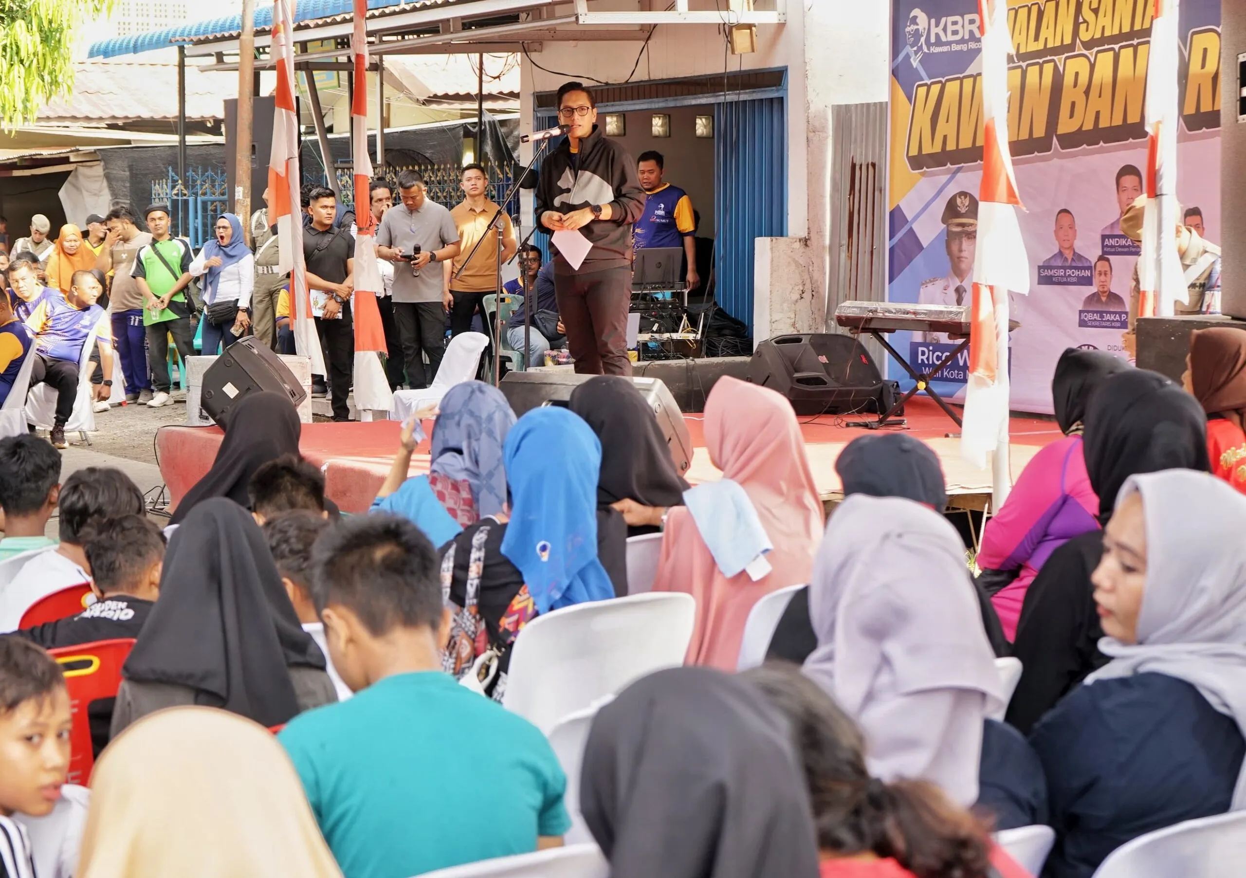 Rico Waas Jalan Santai Bersama Relawan