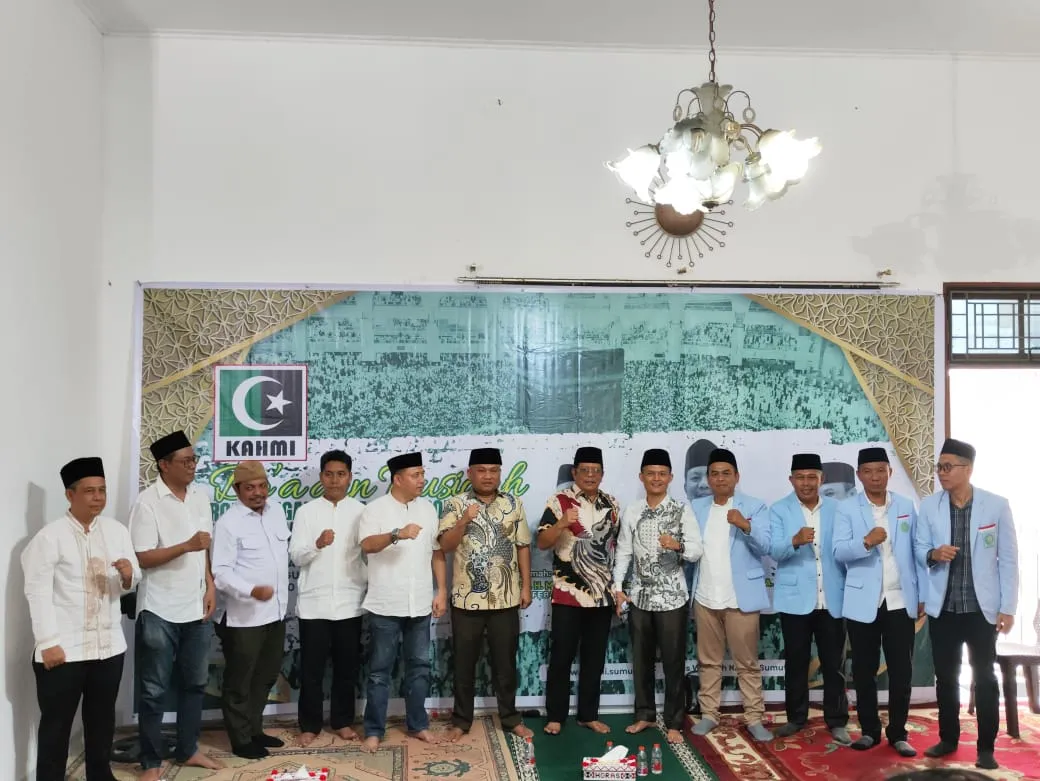Sugiat Santoso Berangkatkan Pengurus KAHMI dan BKPRMI Umroh