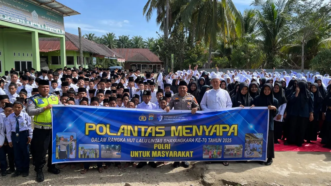 Kasat Lantas Polres Padang Lawas Imbau Santri Pesantren Tertib Berlalulintas