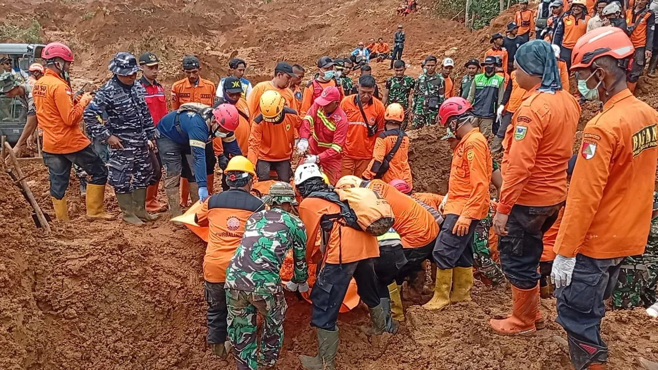 Longsor Banjarnegara 2 Meninggal, 27 Tertimbun