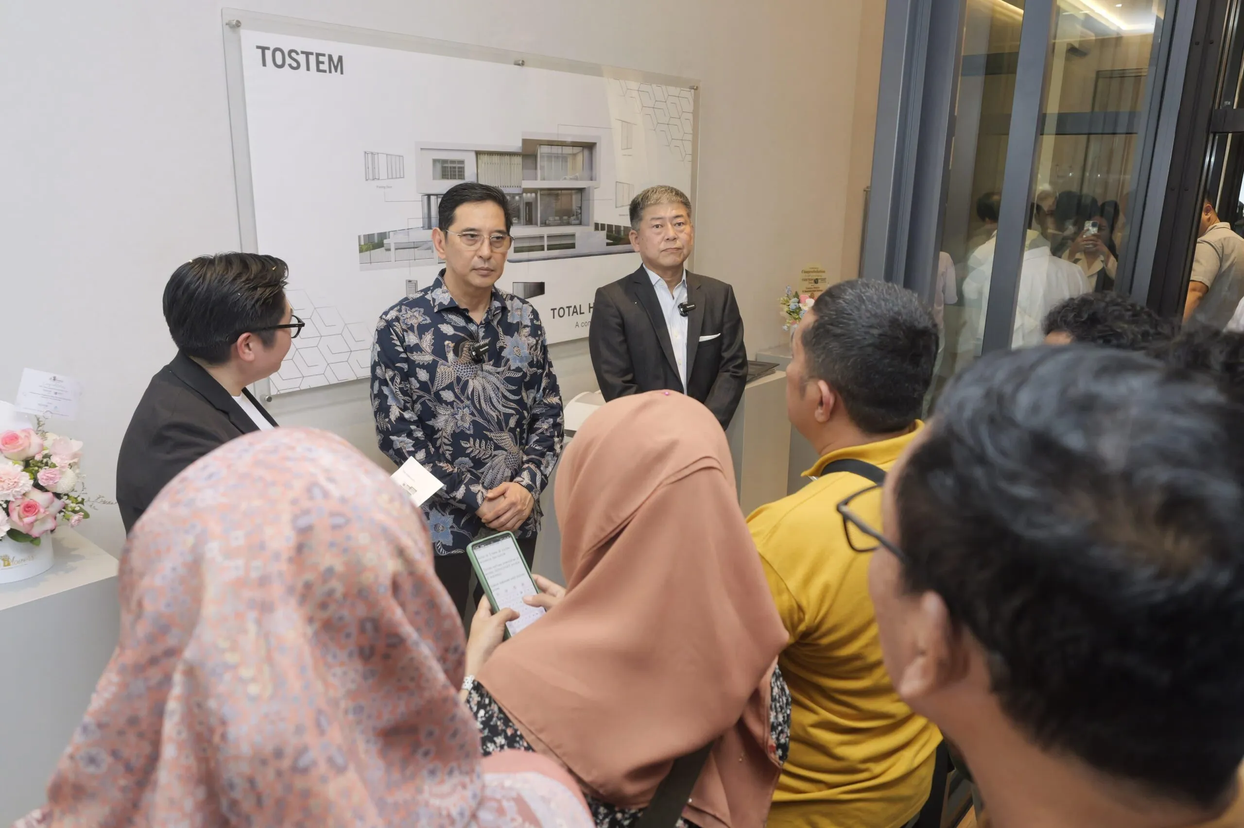 Pembukaan TOSTEM Studio, Jendela & Pintu Aluminium Jepang