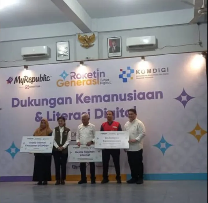 SMA Dharmawangsa Terima Bantuan Kemanusiaan dan Internet Gratis