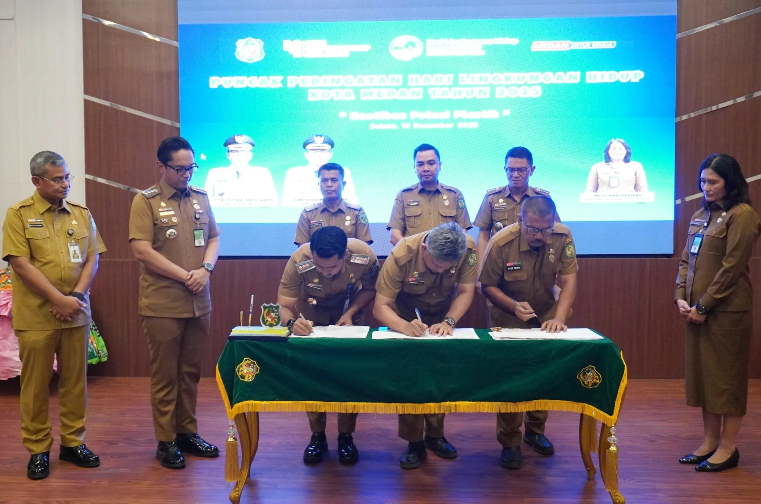 Mari Kita Kampanyekan Pengurangan Penggunaan Plastik Untuk Merawat Bumi