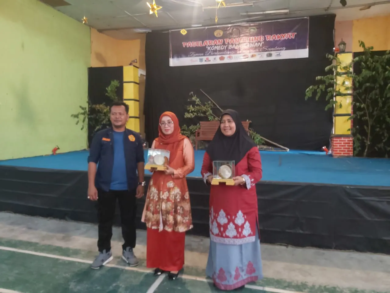 Teater Garis Lurus Gelar Panggung Rakyat