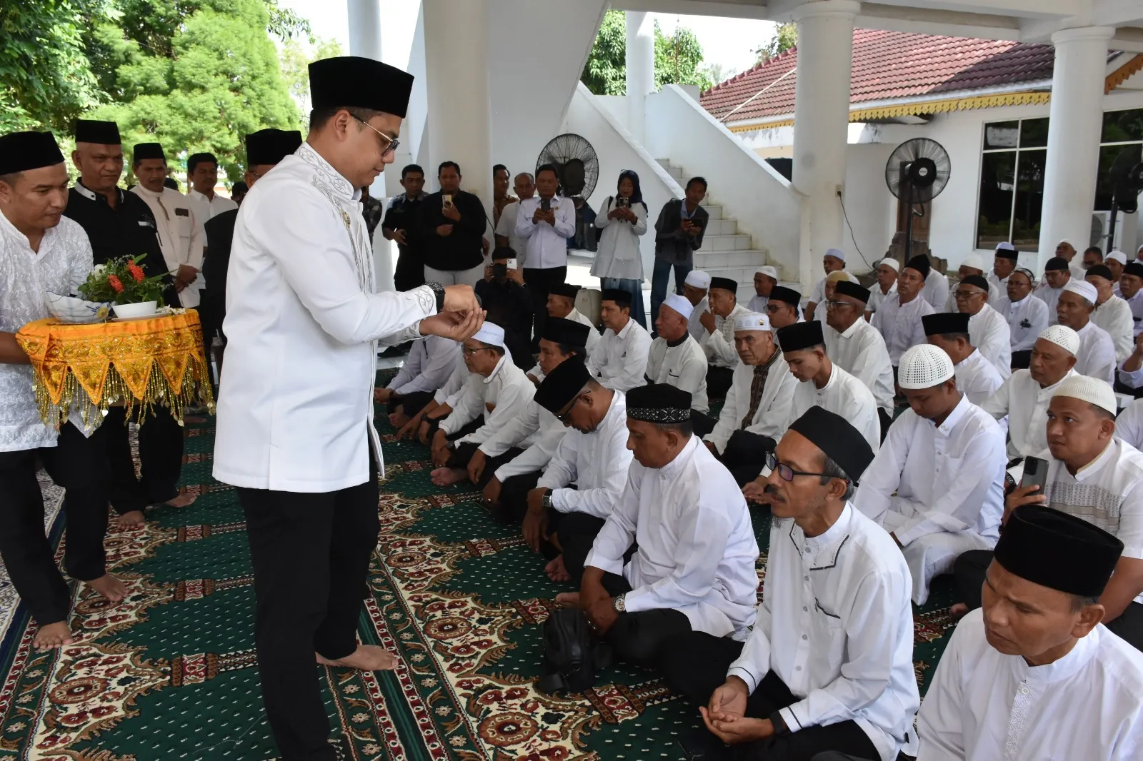 Wali Kota Peusijuk 205 Jemaah Calon Haji Langsa, Minta Jaga Kesehatan